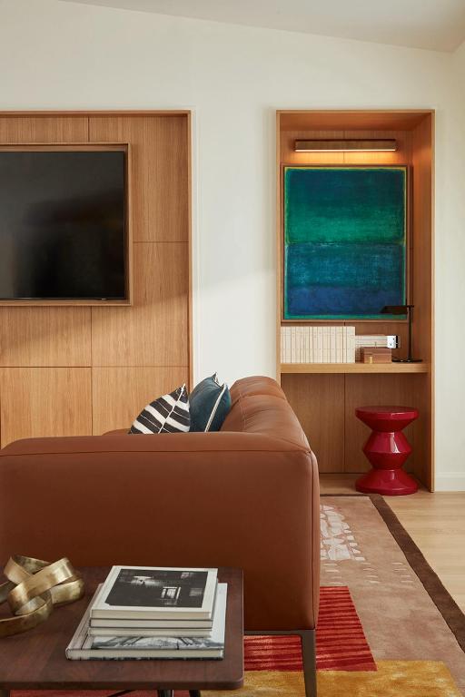 Executive Suite - Image 8