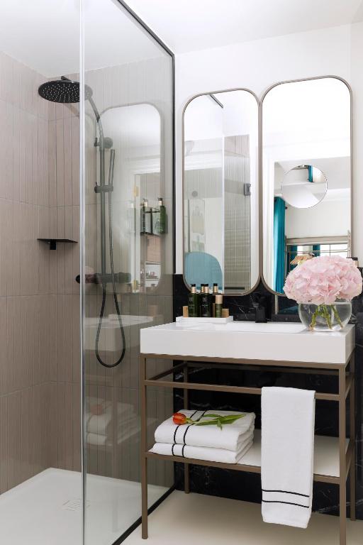 Deluxe Room - Image 1