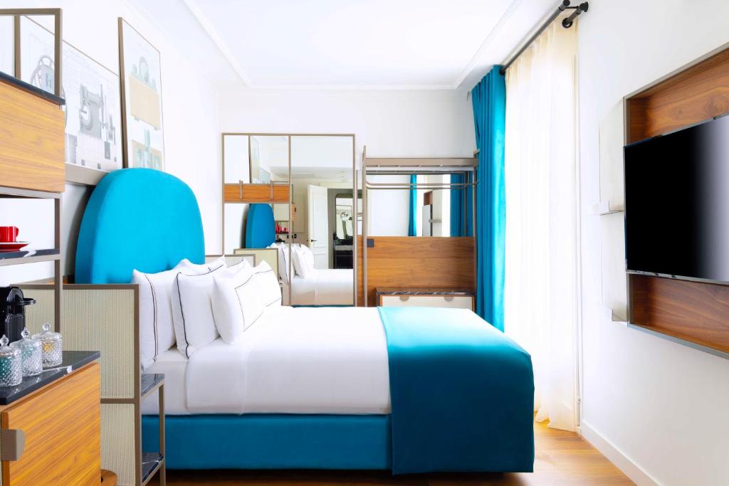 Deluxe Room - Image 4