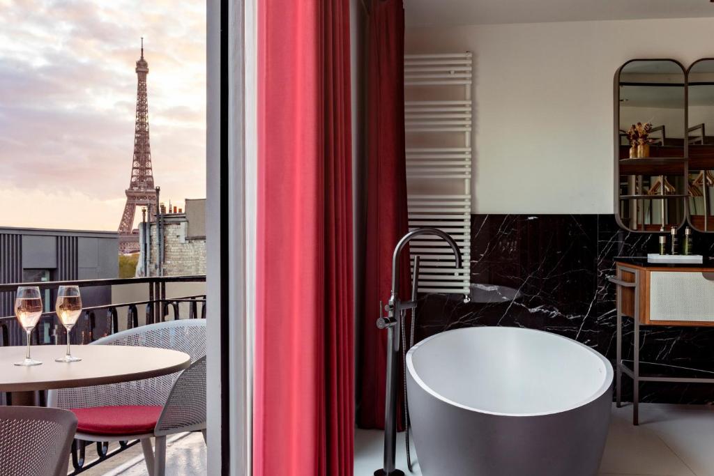 Grand Suite Eiffel with Balcony - Image 8