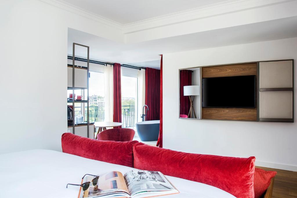 Suite with Balcony - Image 2