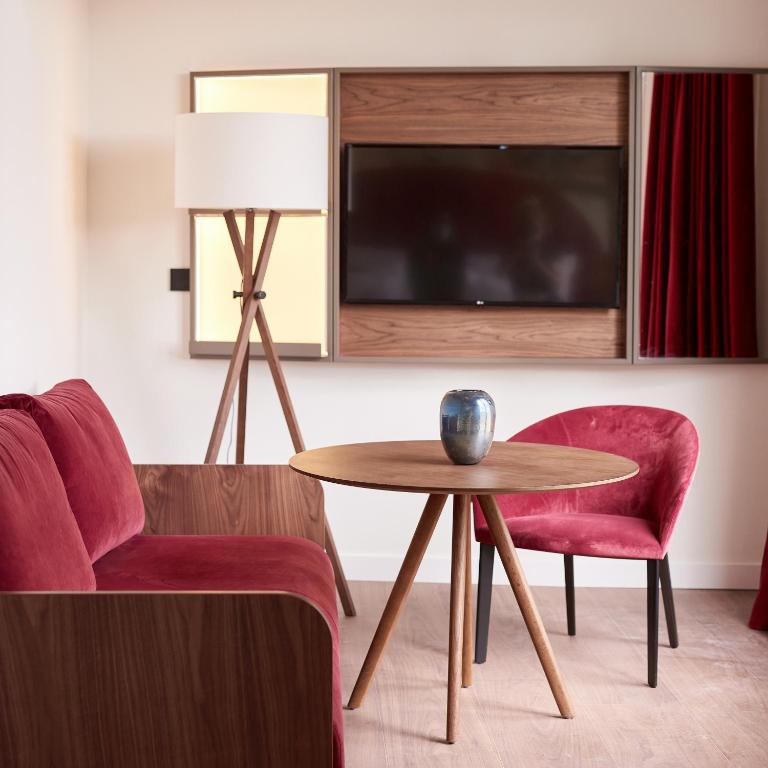 Suite with Balcony - Image 4