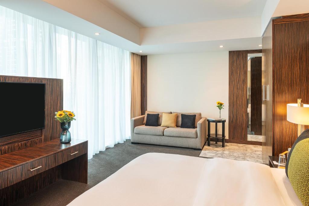 Deluxe Corner King Room - Image 2