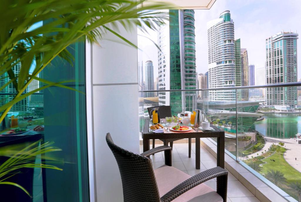 King Suite with View - High Floor - Image 2