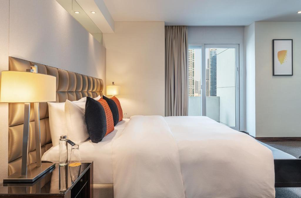 King Suite with View - High Floor - Image 3