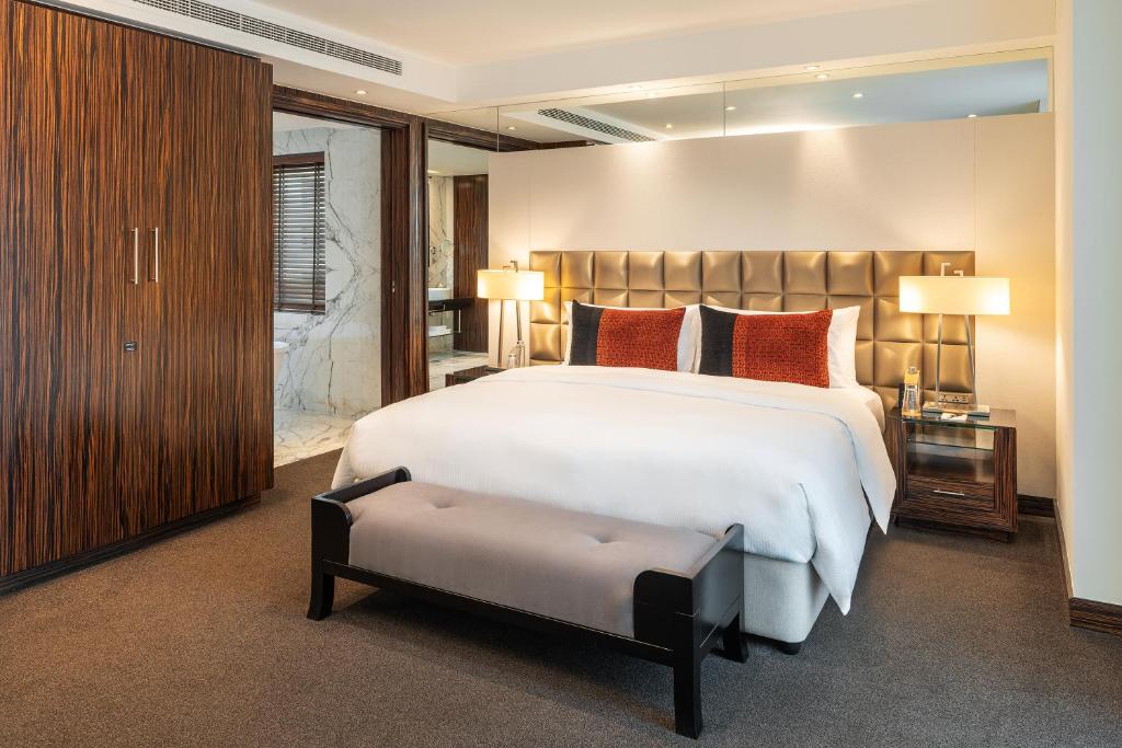 King Suite with View - High Floor - Image 6