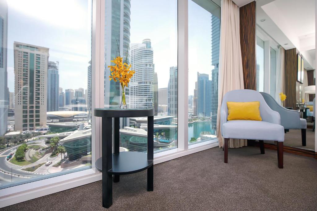 Premium Twin Room - High Floor - Image 4