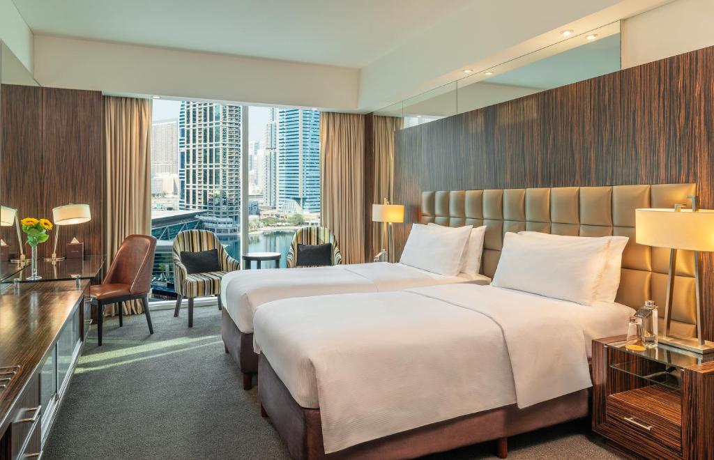 Premium Twin Room with View - High Floor - Image 4