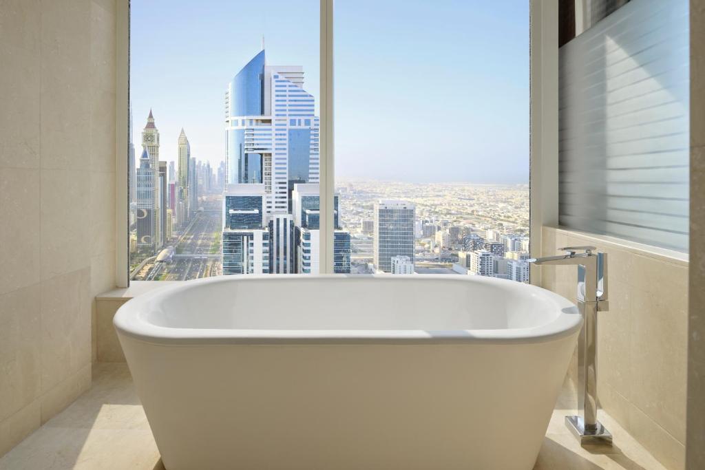 Deluxe Twin Room with City View - Club Room - Image 2