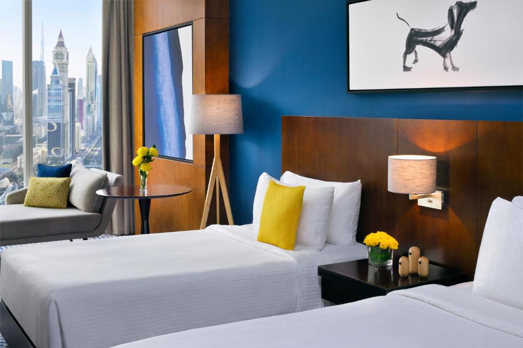 Deluxe Twin Room with City View - Club Room - Image 5