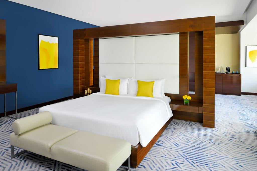 Junior King Suite - Image 5