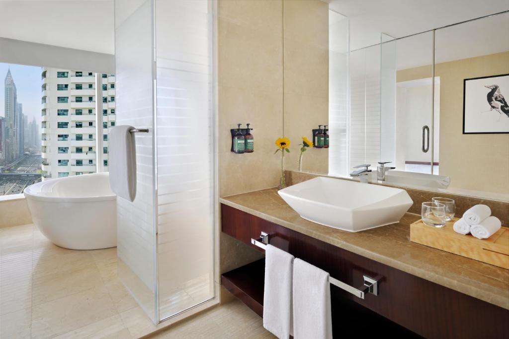 One-Bedroom Ambassador Suite with Skyline View - High Floor - Image 2