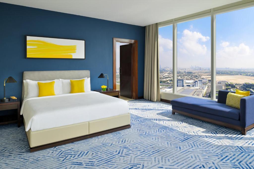 One-Bedroom Ambassador Suite with Skyline View - High Floor - Image 6