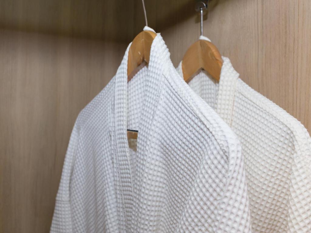 One-Bedroom Executive Suite - High Floor - Image 1