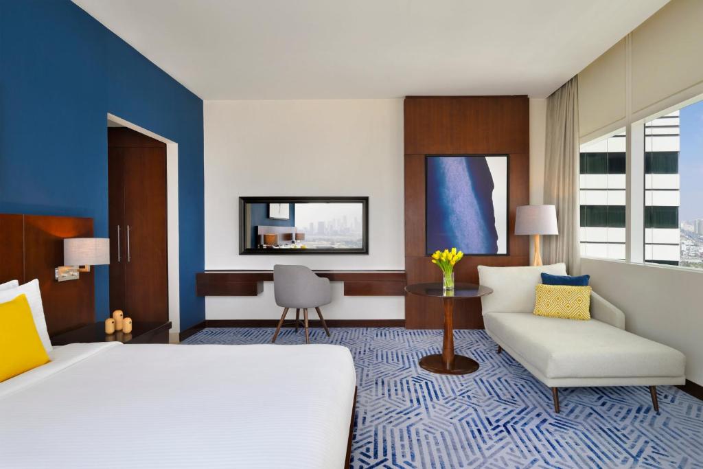 One-Bedroom Executive Suite - High Floor - Image 3