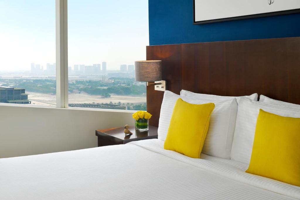 One-Bedroom Executive Suite - High Floor - Image 5