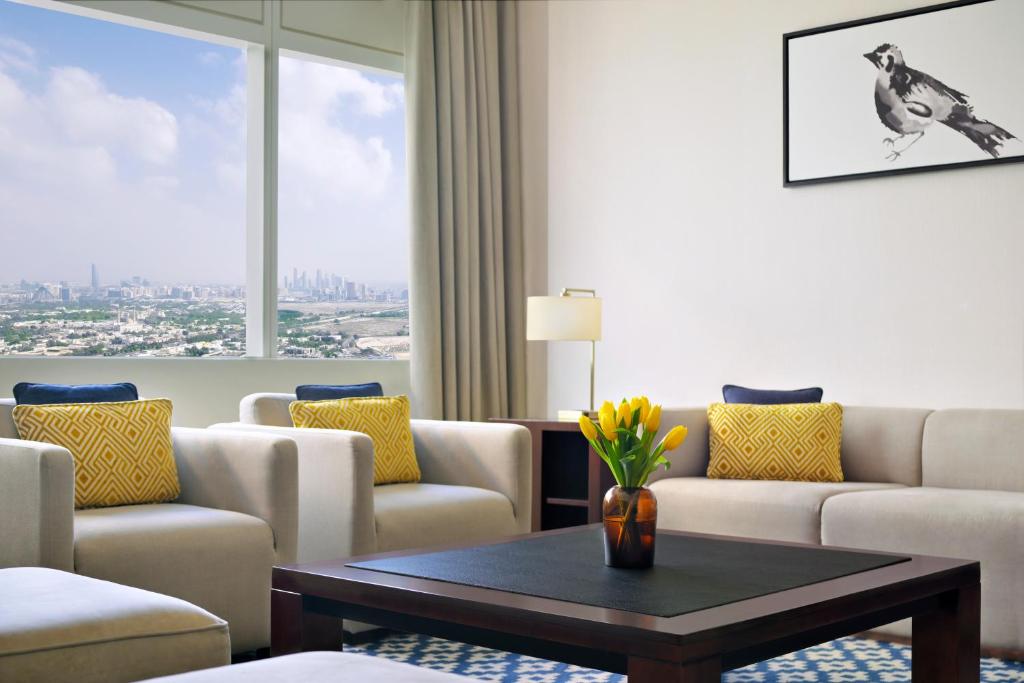 One-Bedroom Executive Suite - High Floor - Image 6