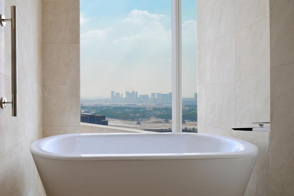 One-Bedroom Executive Suite - High Floor - Image 7