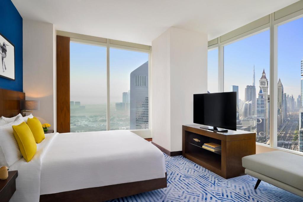 Premium Club King Room with Skyline View - Image 1