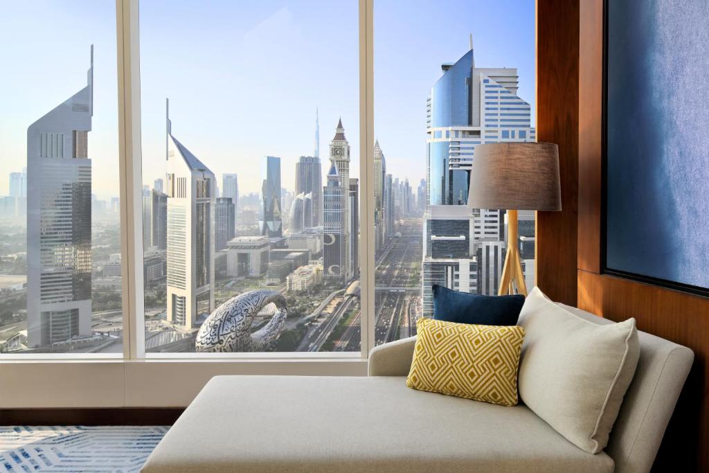 Premium Club King Room with Skyline View - Image 3