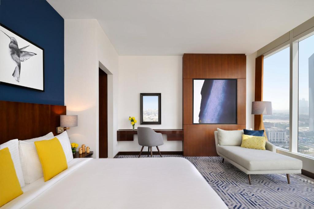 Premium Club King Room - Image 5