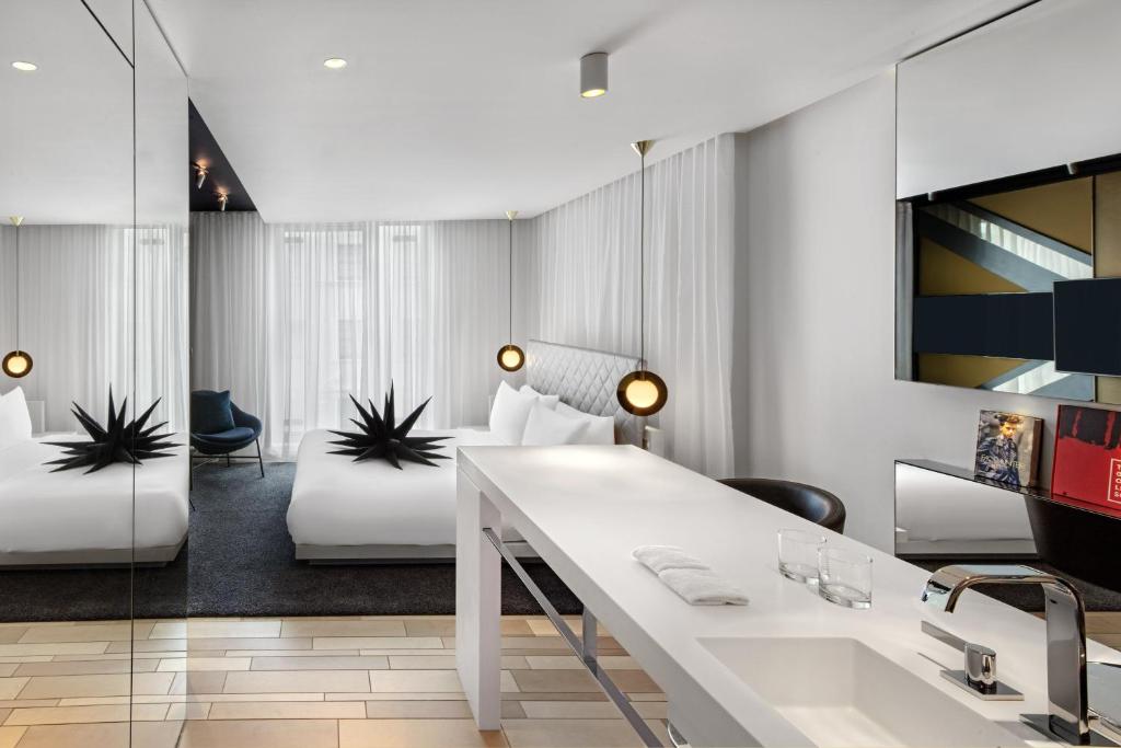 Spectacular Room, Guest room, 1 King, City view - Image 4