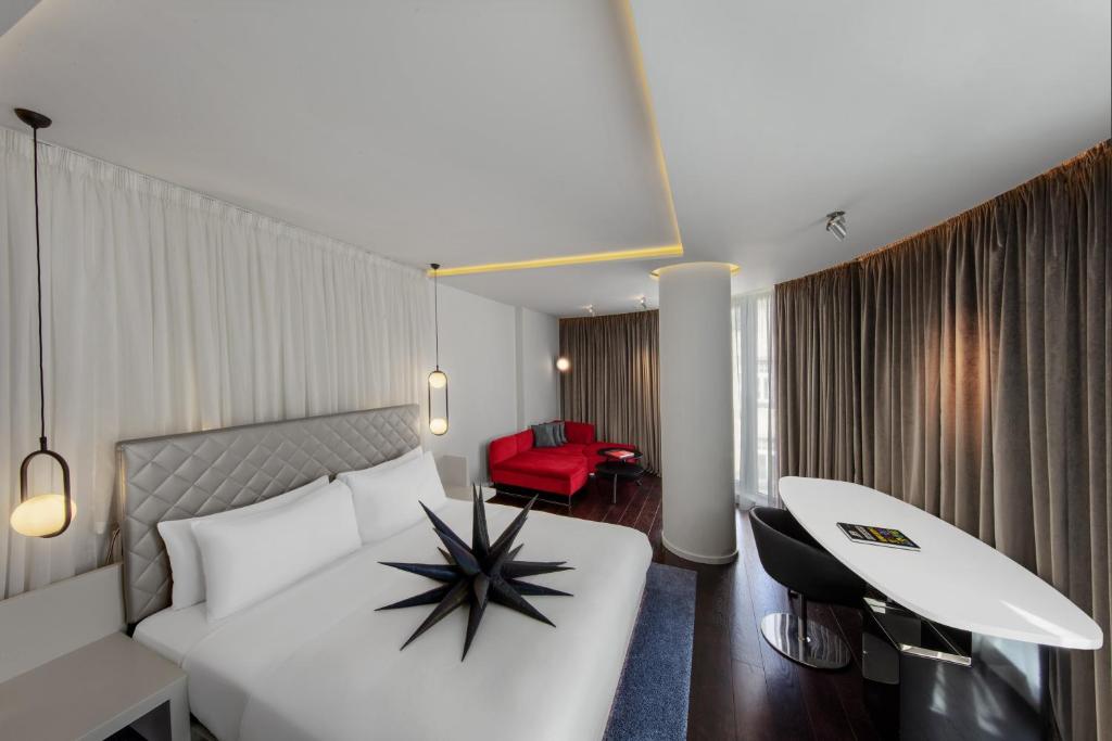 Studio Suite, Suite, 1 King - Image 2