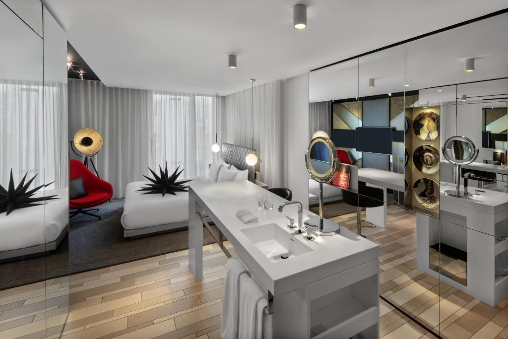 Wonderful Room, Low Floor, Guest room, 1 King - Image 2