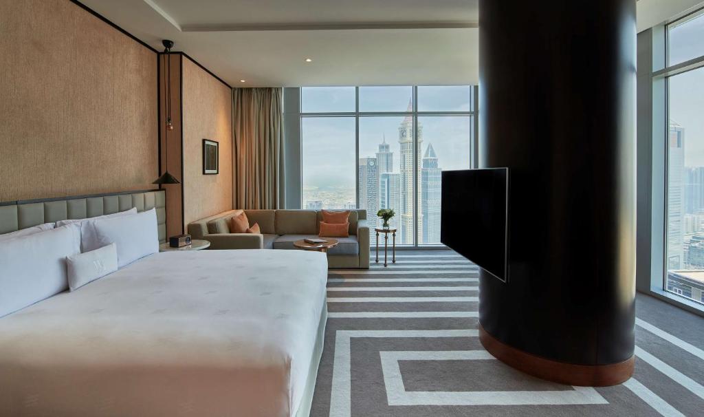 Corner King Room with Skyline View - Image 1