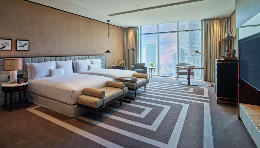Deluxe Queen Room - Mobility Accessible - Image 1