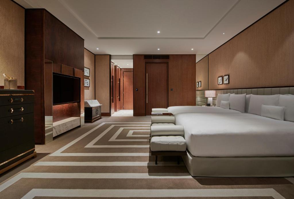 Deluxe Queen Room - Mobility Accessible - Image 2