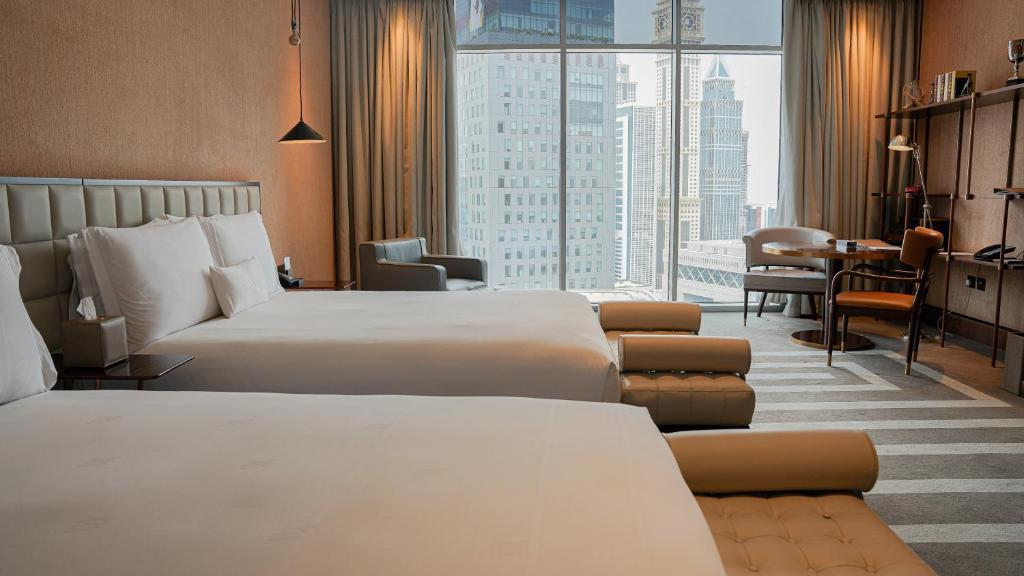 Deluxe Queen Room - Mobility Accessible - Image 5