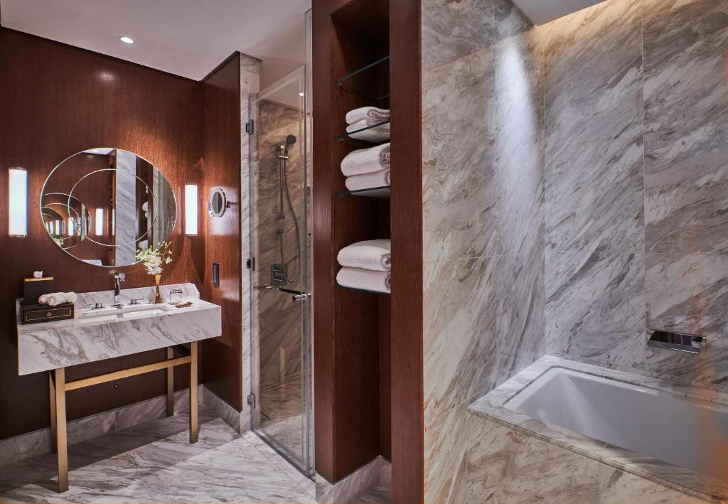 Premier King Room - Image 4