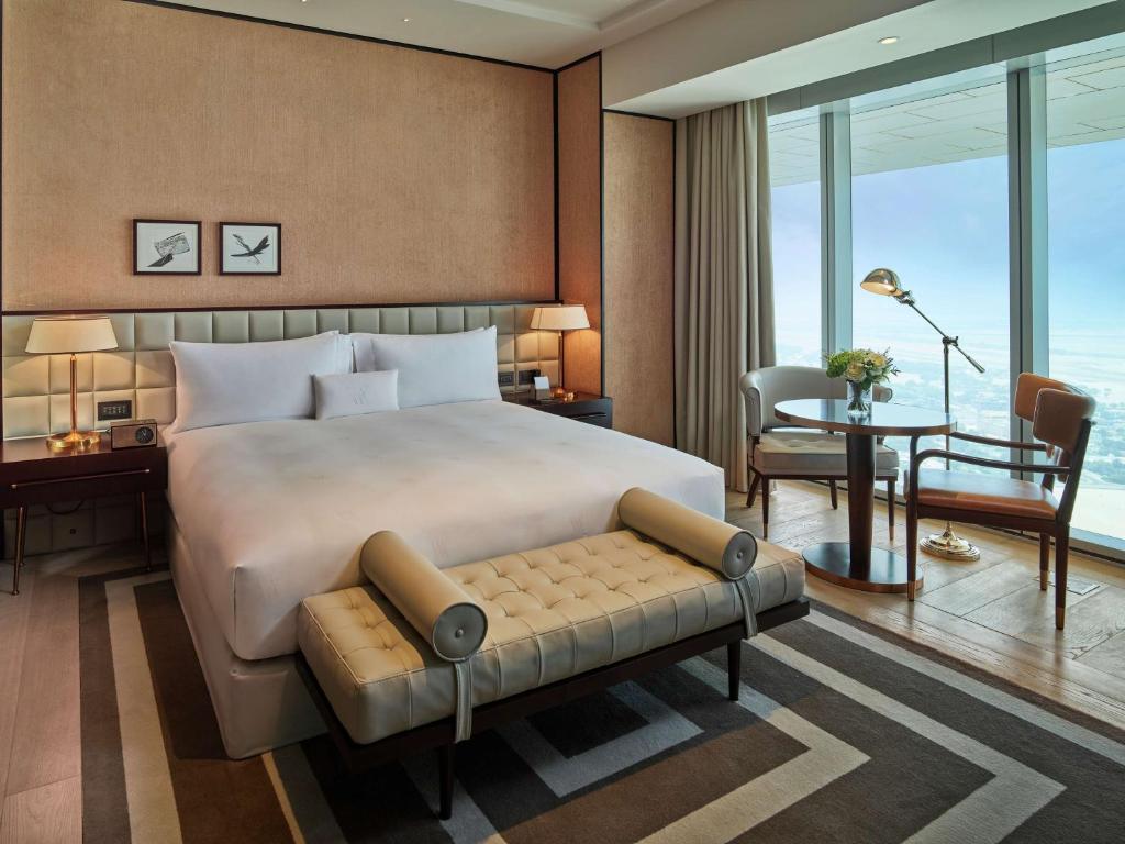 Premium Grand King Suite - Image 12
