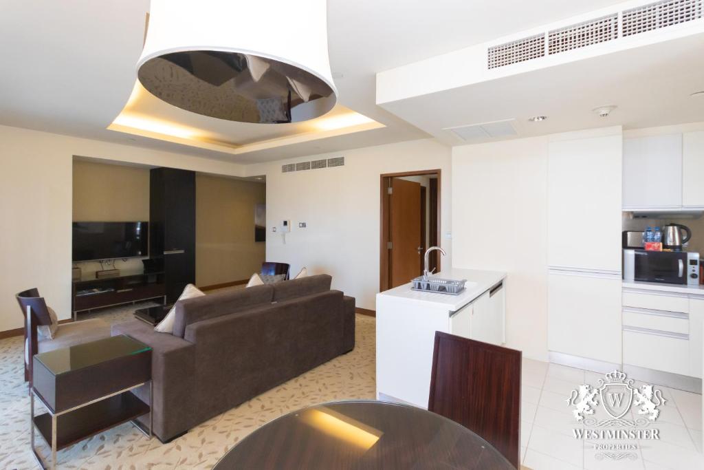 Large One-Bedroom Apartment - Image 13