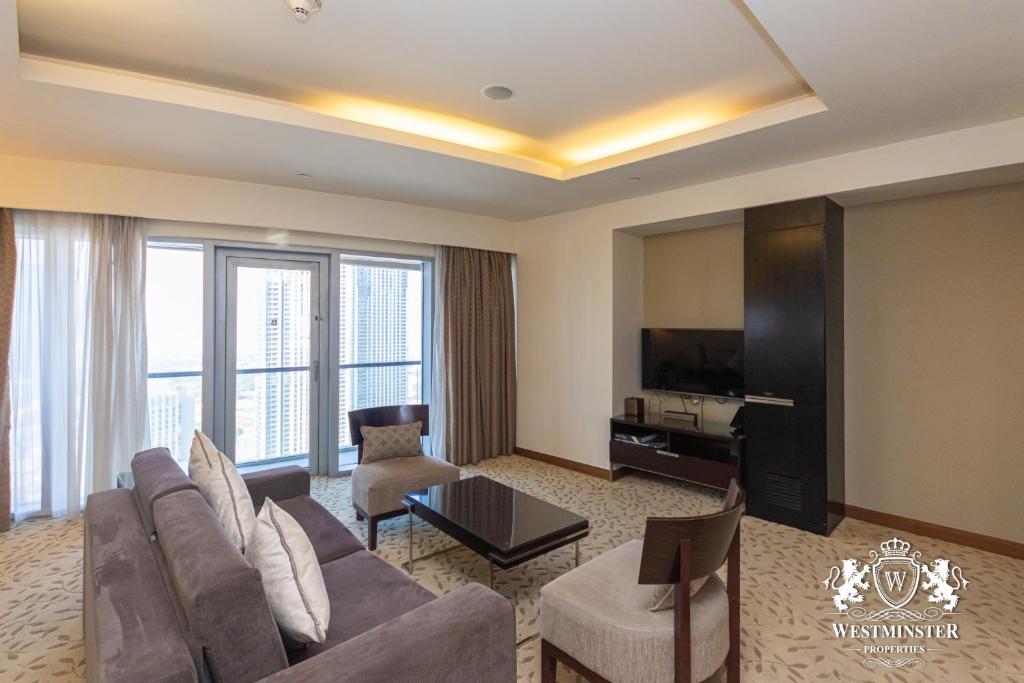 Large One-Bedroom Apartment - Image 14