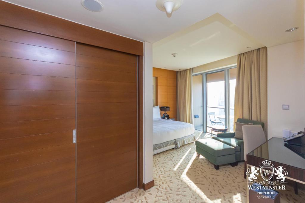 Large One-Bedroom Apartment - Image 15