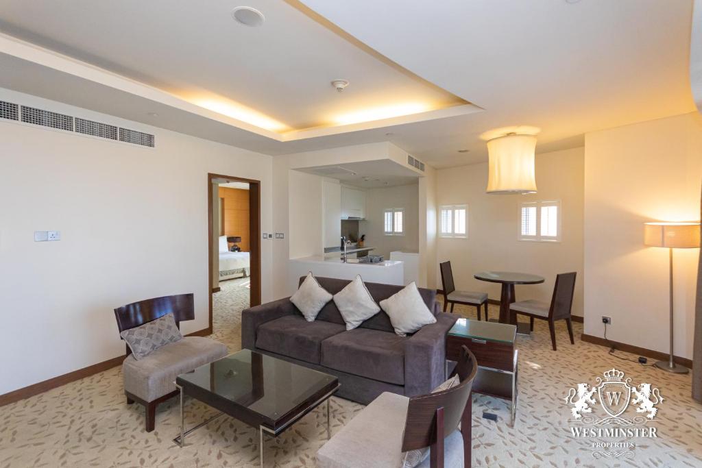 Large One-Bedroom Apartment - Image 17