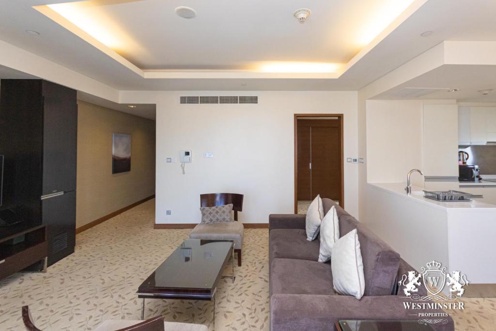 Large One-Bedroom Apartment - Image 18