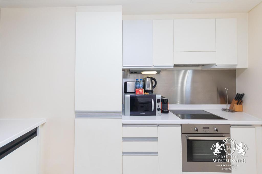 Large One-Bedroom Apartment - Image 2