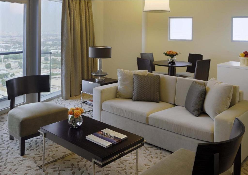 Large One-Bedroom Apartment - Image 20