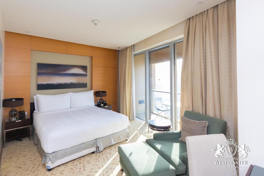 Large One-Bedroom Apartment - Image 4