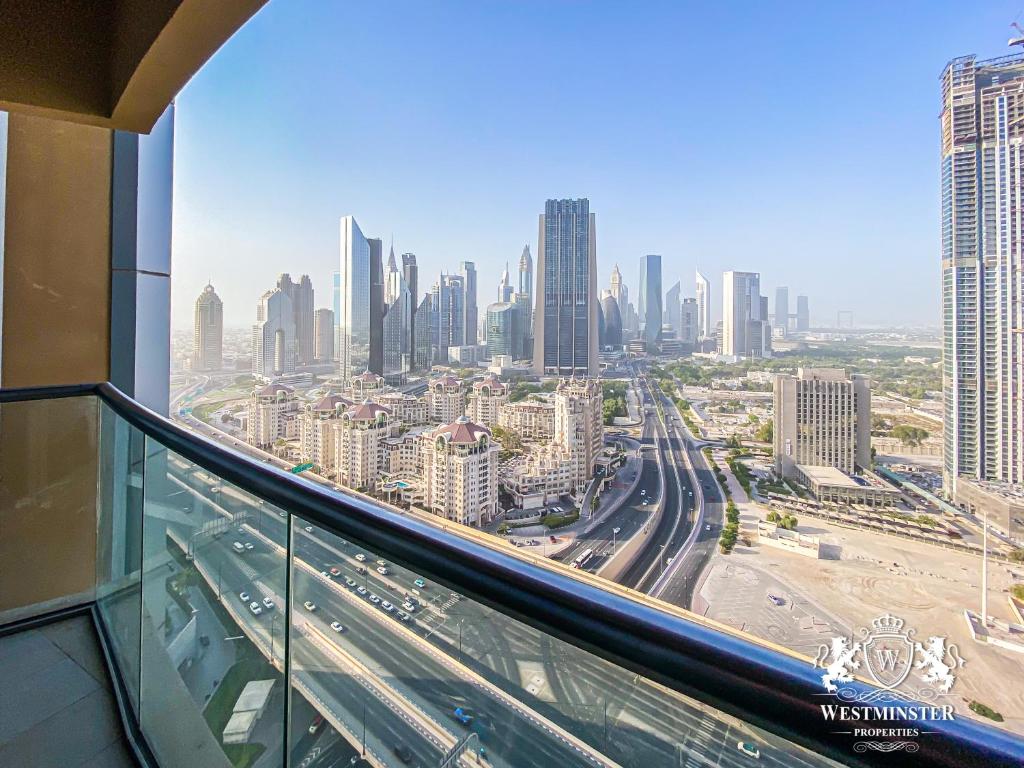 Large One-Bedroom Apartment - Image 9