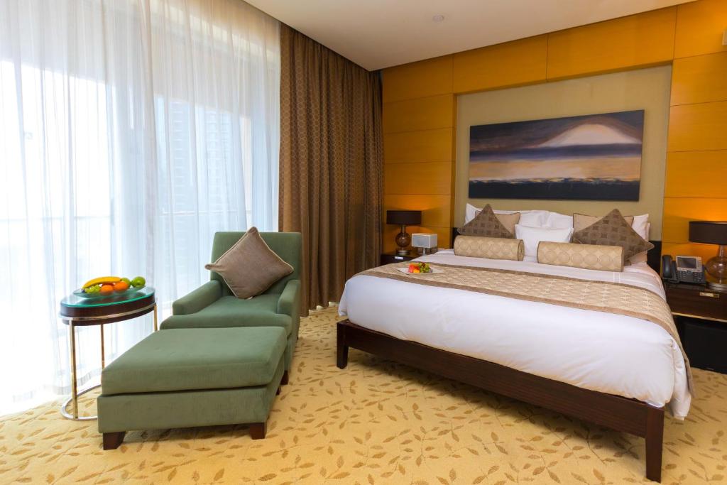 Premier Studio with Partial Burj Khalifa View - Image 5