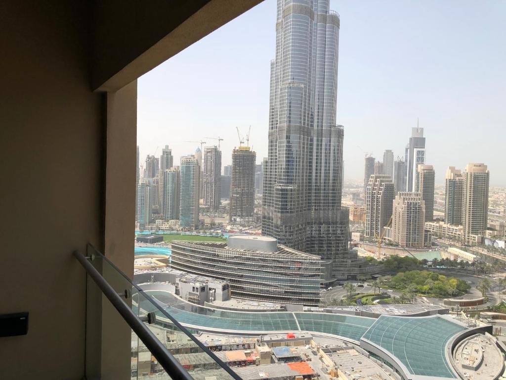 Premier Studio with Partial Burj Khalifa View - Image 6