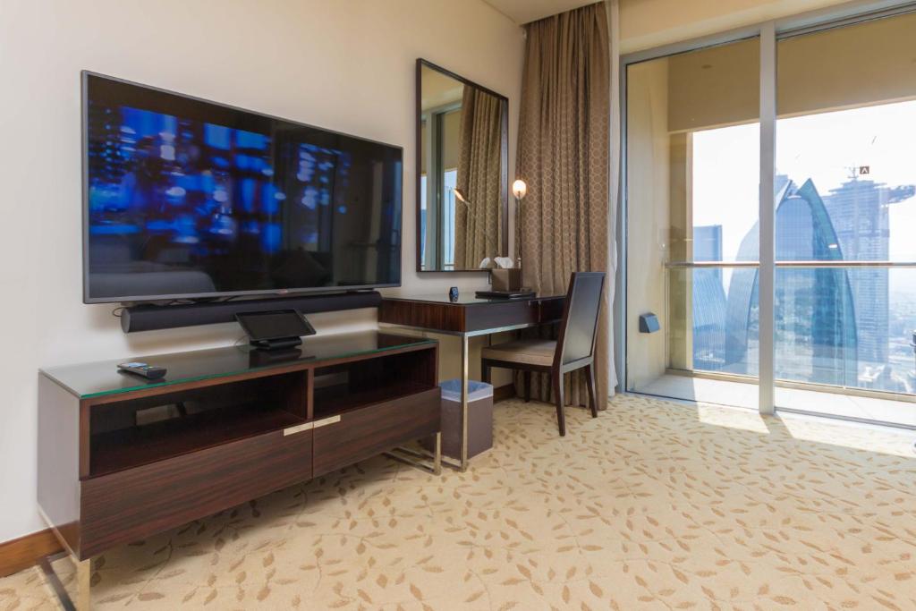 Premier Studio with Partial Burj Khalifa View - Image 7
