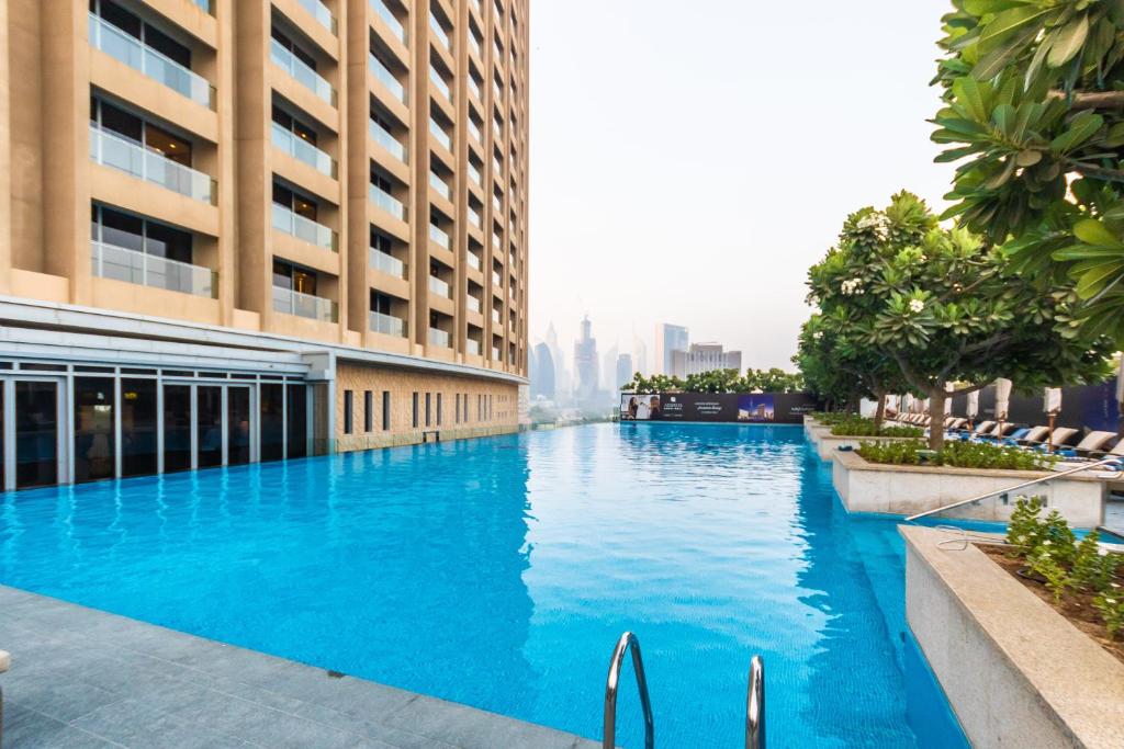 Premier Studio with Partial Burj Khalifa View - Image 9