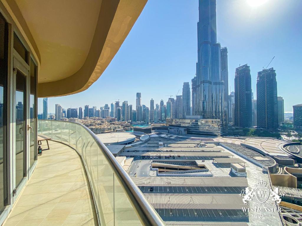 Three-Bedroom with Full Fountain and Burj Khalifa View - Image 18