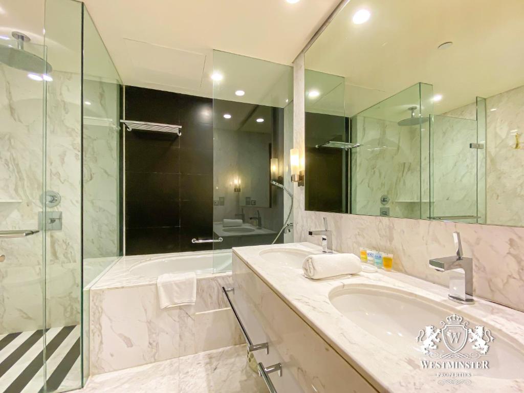Three-Bedroom with Full Fountain and Burj Khalifa View - Image 8
