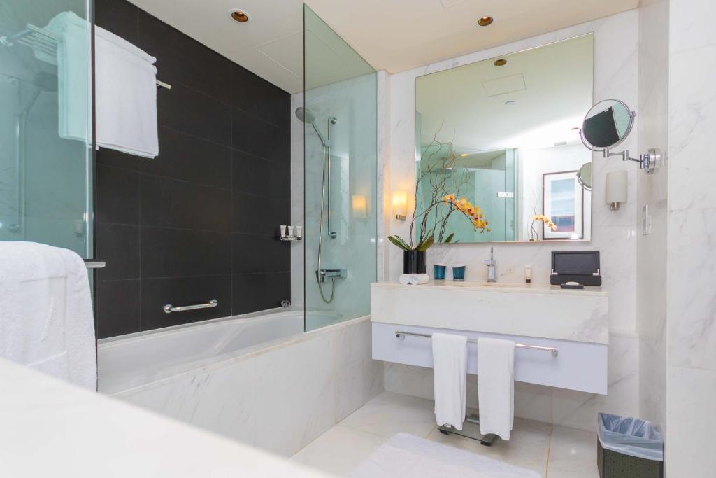 Two Bedrooms Full Fountains and Burj KhalifaView - Image 1